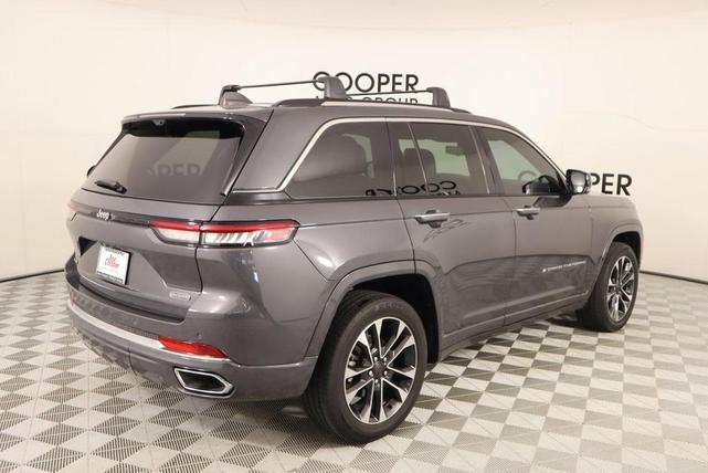 Photo of 2022 Metallic Jeep Grand Cherokee