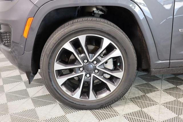 Photo of 2022 Metallic Jeep Grand Cherokee