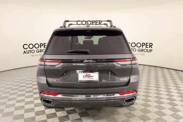 Photo of 2022 Metallic Jeep Grand Cherokee