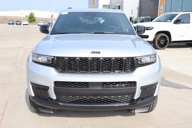 Photo of 2025 Silver Zynith Jeep Grand Cherokee L