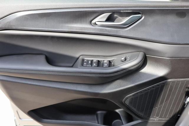 Photo of 2025 Silver Zynith Jeep Grand Cherokee L