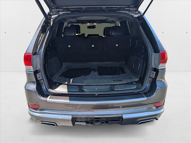 Photo of 2019 Granite Crystal Metallic Clearcoat Jeep Grand Cherokee