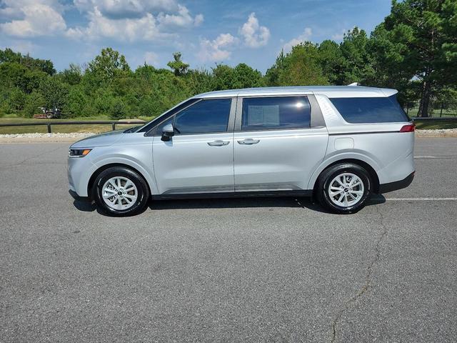 Photo of 2023 Silky Silver Kia Carnival