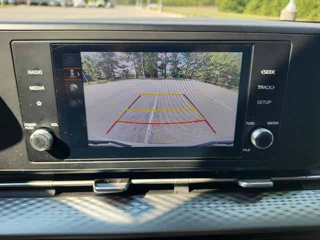 Photo of 2023 Silky Silver Kia Carnival