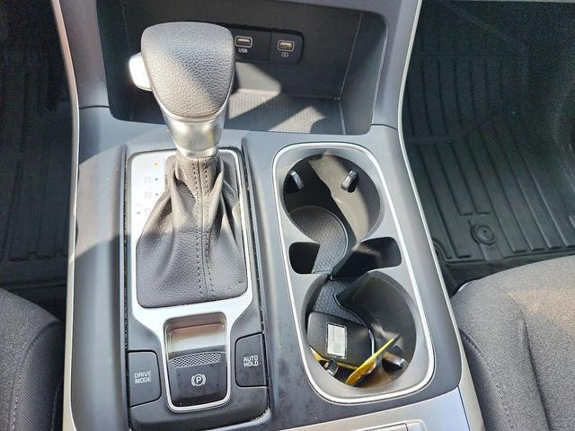 Photo of 2023 Silky Silver Kia Carnival
