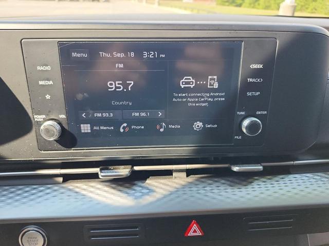 Photo of 2023 Silky Silver Kia Carnival