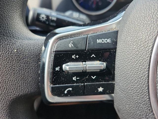 Photo of 2023 Silky Silver Kia Carnival