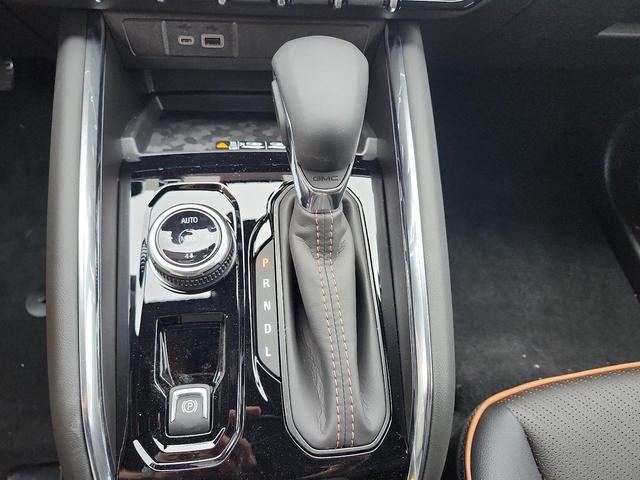 Photo of 2026 Summit White GMC Canyon