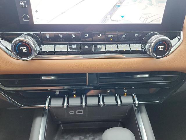 Photo of 2026 Summit White GMC Canyon