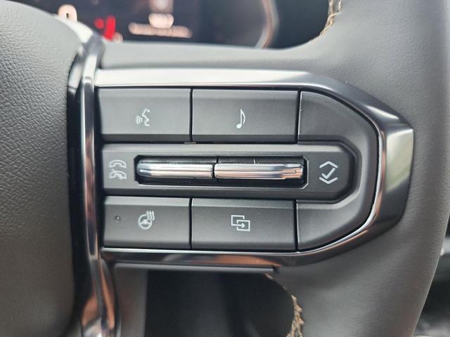 Photo of 2026 Summit White GMC Canyon