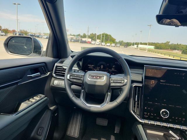 Photo of 2026 Glacier White Tricoat GMC Acadia