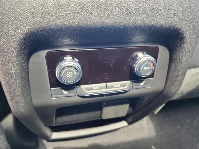 Photo of 2026 Glacier White Tricoat GMC Acadia