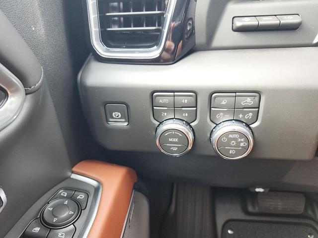 Photo of 2026 Glacier White Tricoat GMC Sierra 1500