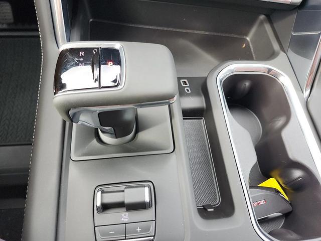 Photo of 2026 Glacier White Tricoat GMC Sierra 1500