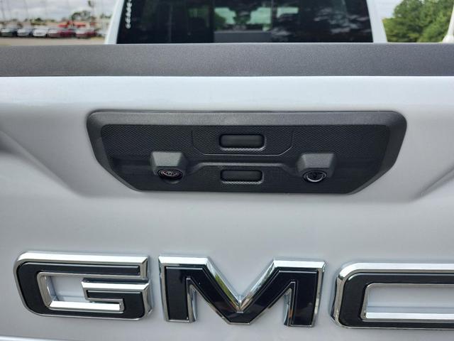 Photo of 2026 Glacier White Tricoat GMC Sierra 1500