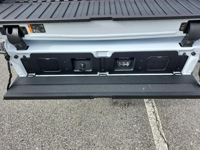 Photo of 2026 Glacier White Tricoat GMC Sierra 1500