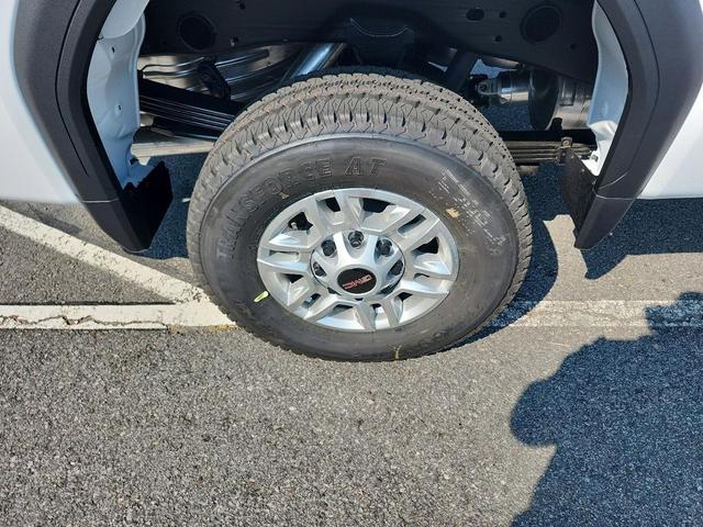 Photo of 2025 Summit White GMC Sierra 2500