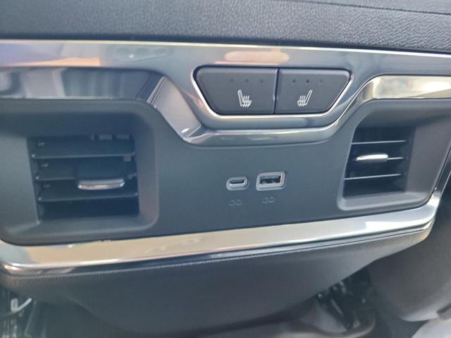 Photo of 2025 Summit White GMC Sierra 2500