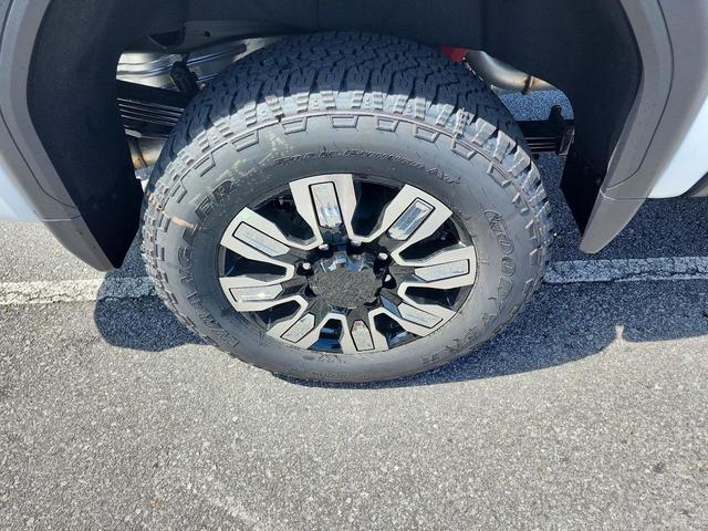 Photo of 2025 Summit White GMC Sierra 2500