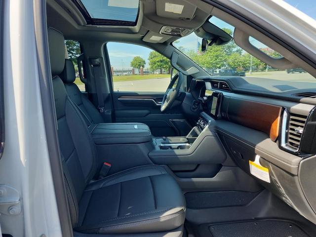 Photo of 2025 Summit White GMC Sierra 2500