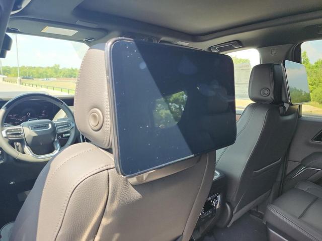Photo of 2025 Summit White GMC Yukon