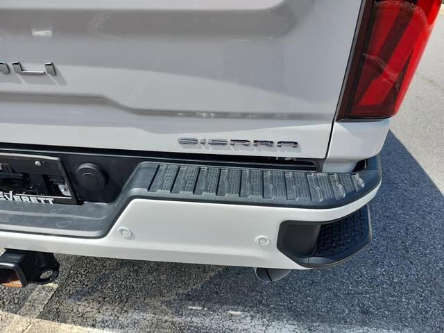 Photo of 2024 White Frost Tricoat GMC Sierra 2500