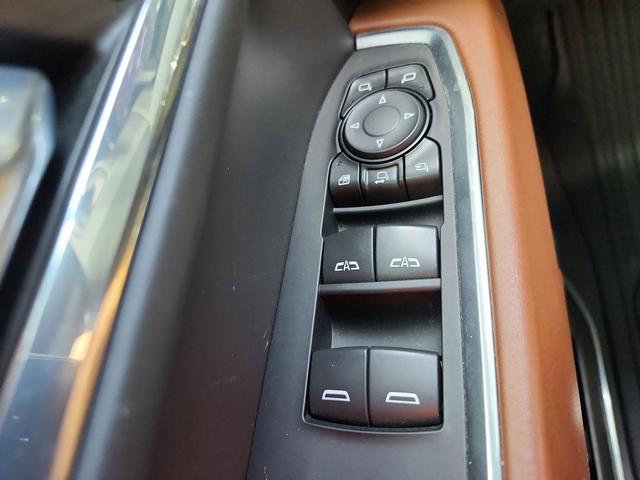 Photo of 2024 White Frost Tricoat GMC Sierra 2500