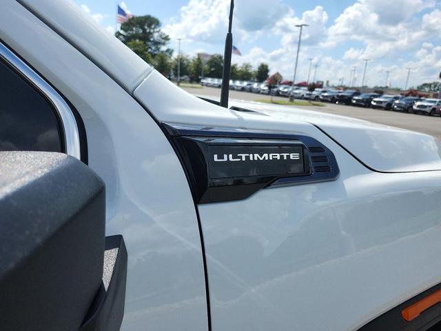 Photo of 2025 Summit White GMC Sierra 3500