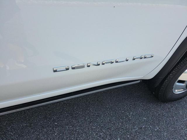 Photo of 2025 Summit White GMC Sierra 3500