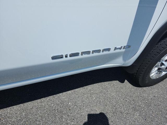 Photo of 2025 Summit White GMC Sierra 2500