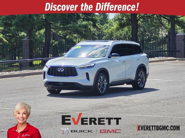 Photo of 2023 Majestic White INFINITI QX60