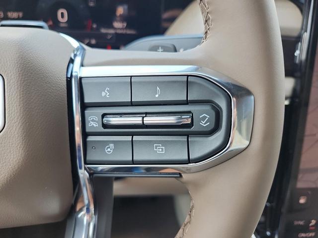 Photo of 2025 White Frost Tricoat GMC Yukon