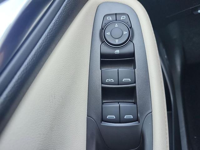 Photo of 2026 White Frost Tricoat Buick Encore GX