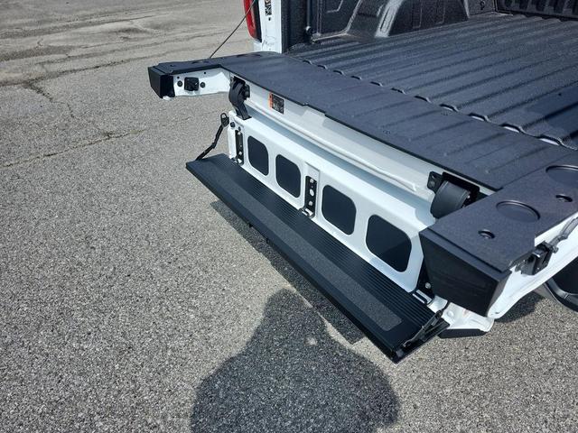 Photo of 2025 Summit White GMC Sierra 1500
