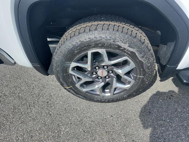 Photo of 2025 Summit White GMC Sierra 1500