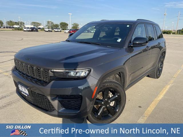 Photo of 2023 Gray Jeep Grand Cherokee