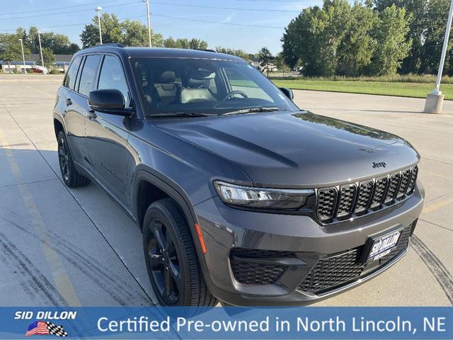 Photo of 2023 Gray Jeep Grand Cherokee