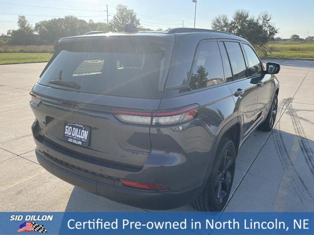 Photo of 2023 Gray Jeep Grand Cherokee