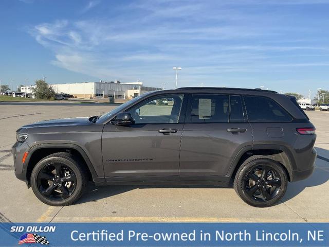 Photo of 2023 Gray Jeep Grand Cherokee