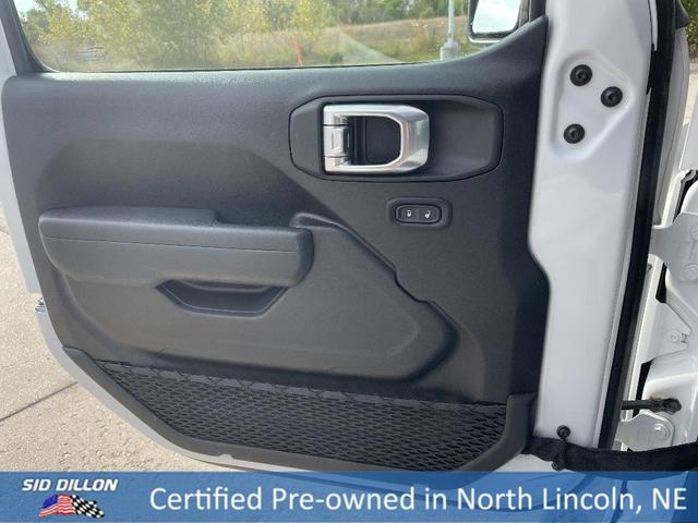 Photo of 2025 White Jeep Wrangler