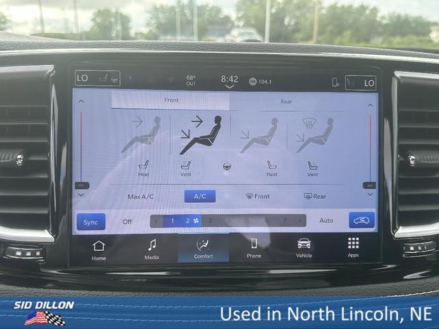 Photo of 2025 White Chrysler Pacifica Hybrid
