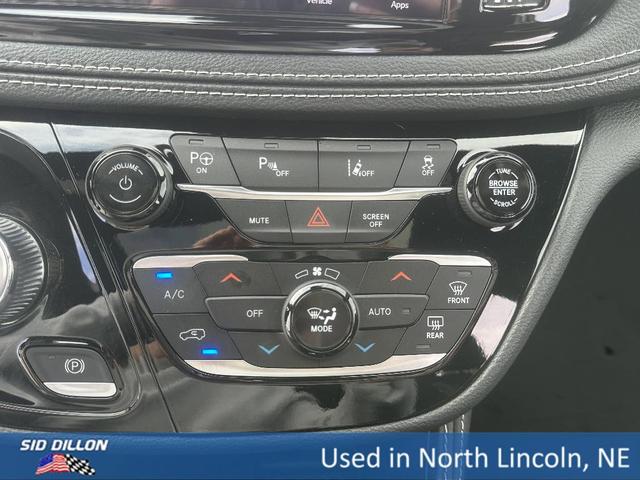 Photo of 2025 White Chrysler Pacifica Hybrid