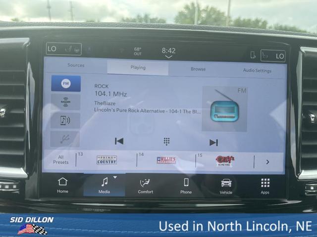 Photo of 2025 White Chrysler Pacifica Hybrid