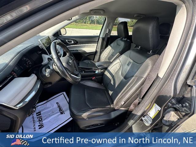 Photo of 2022 Gray Jeep Compass