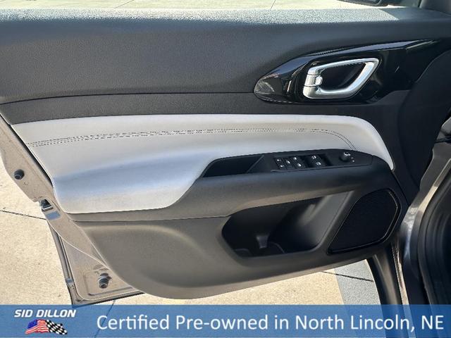 Photo of 2022 Gray Jeep Compass