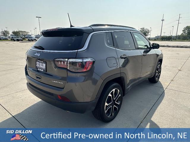 Photo of 2022 Gray Jeep Compass