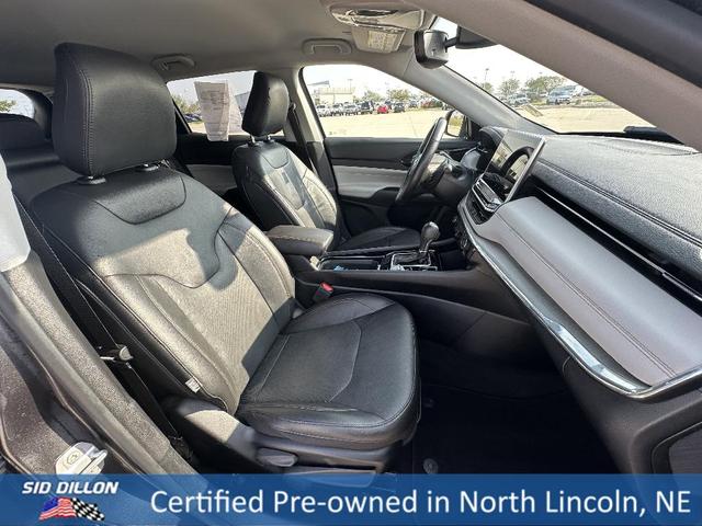 Photo of 2022 Gray Jeep Compass