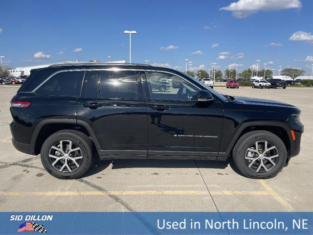 Photo of 2023 Black Jeep Grand Cherokee