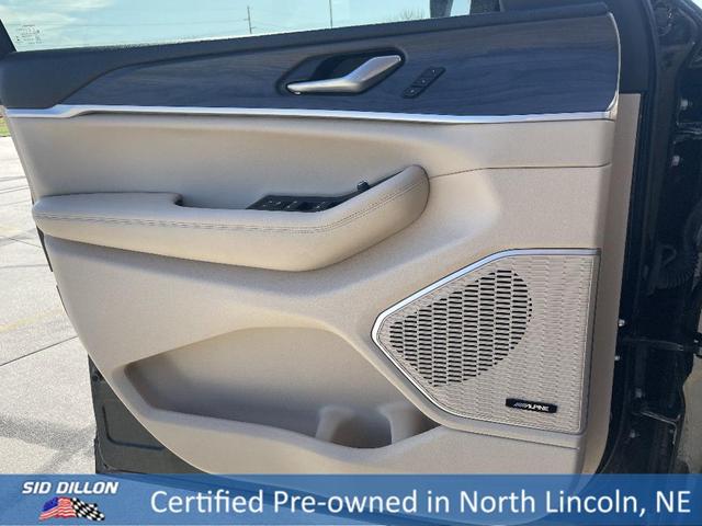 Photo of 2022 Black Jeep Grand Cherokee L