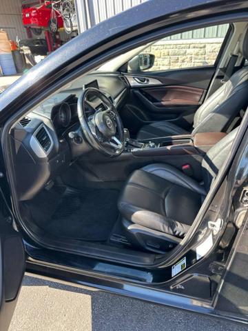 Photo of 2018 Jet Black Mica Mazda Mazda3